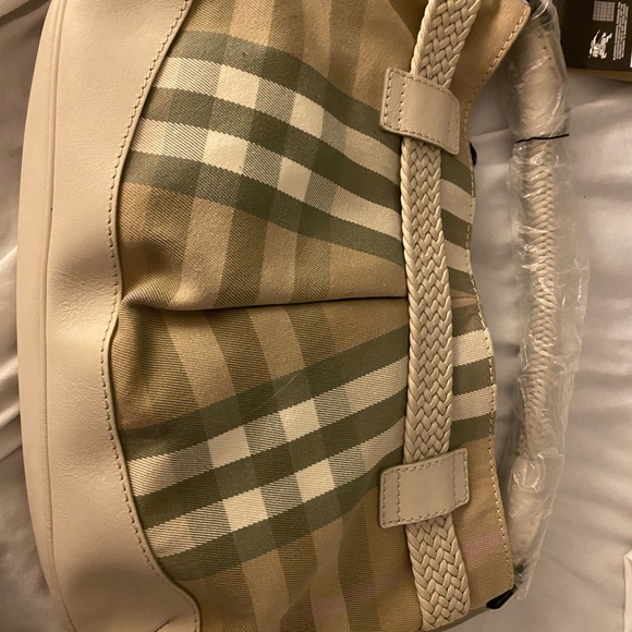 Burberry bag brand new no flaws - Picture 3 of 6